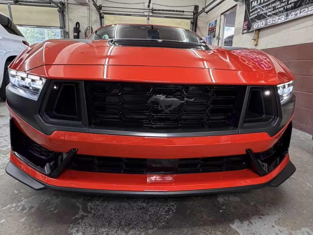 Ford Mustang Dark Horse 4