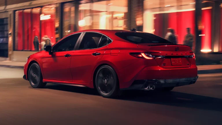 Toyota Camry 2026 All-Hybrid Midsize Sedan Buyer’s Guide to Prices, Trims & Efficiency